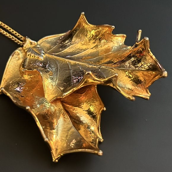 Gold-dipped double-leaf pendant - Picture 10 of 11